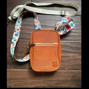 Thread Crossbody in Honey- two straps included